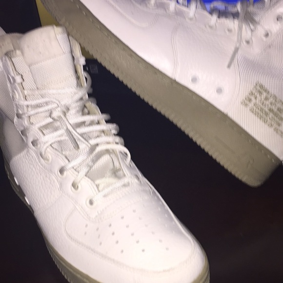 Air Force 1 - Picture 3 of 3